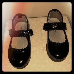Girls black patent leather shoes